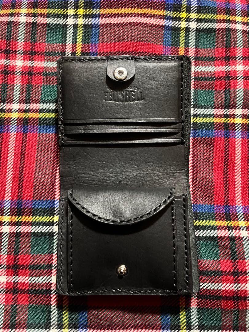 コンパクトウォレット レザー　フラワー&リーフ　スタッズ