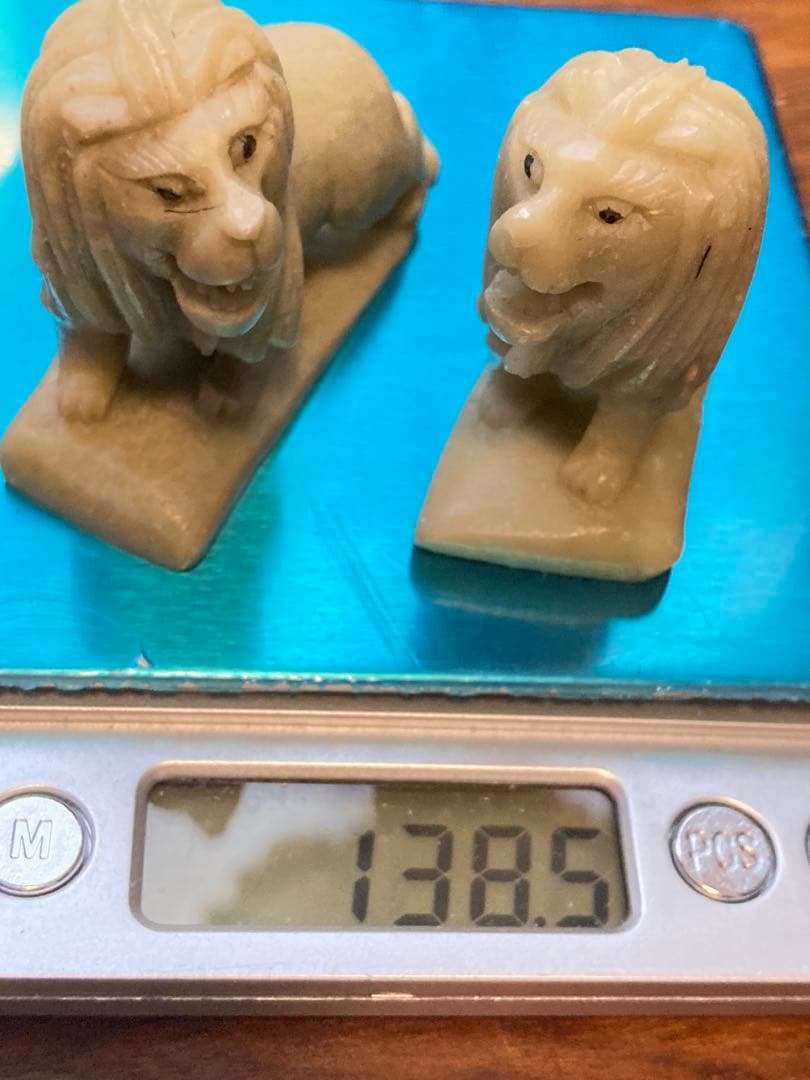 ライオンの石彫刻？大理石？