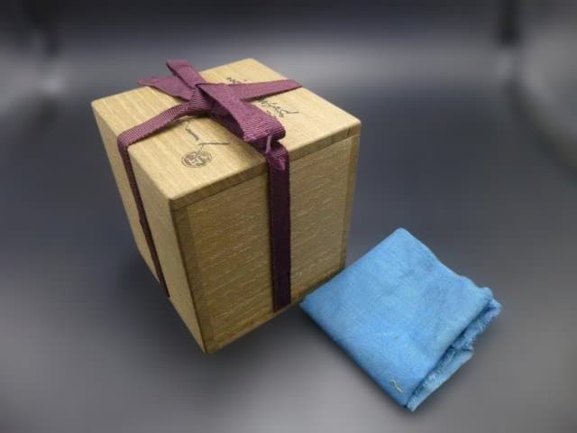 楽吉左衛門　九代　了入　赤筒茶碗／共箱／楽吉左衛門　十代　旦入極め箱