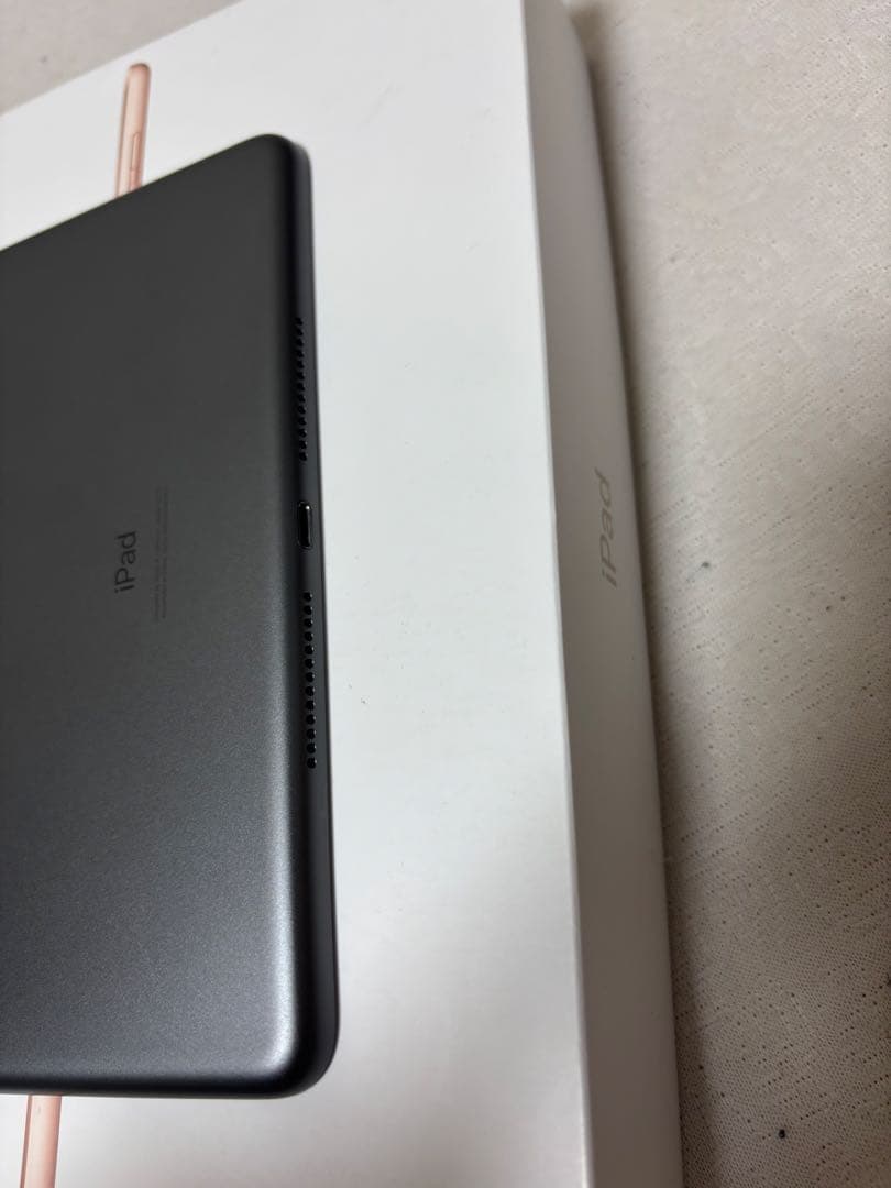 あ*い様 Apple iPad (第8世代) 32GB バッテリー97%