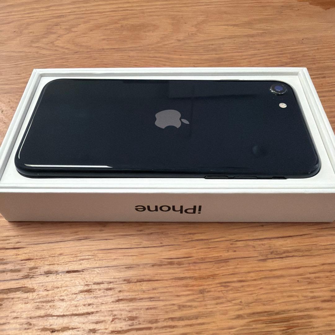 Apple iPhone SE3 (第3世代)ミッドナイト 本体