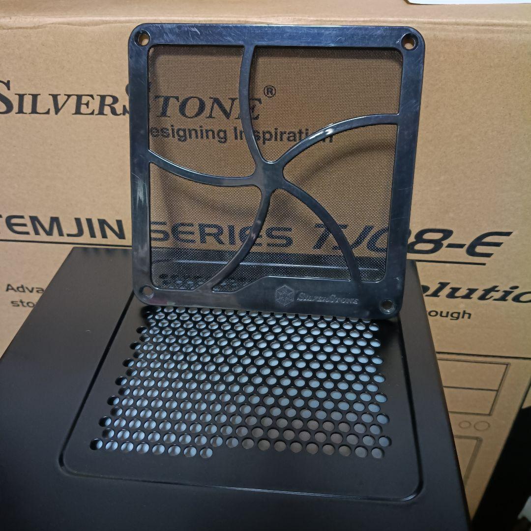 ① SilverStone TJ08-E PCケース