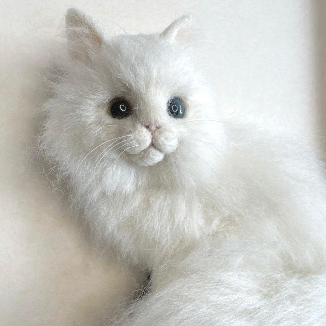 羊毛フェルト猫 白猫ブローチ