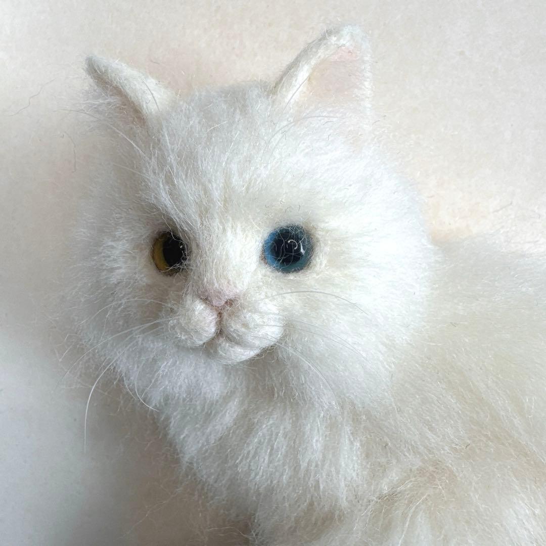 羊毛フェルト猫 白猫ブローチ