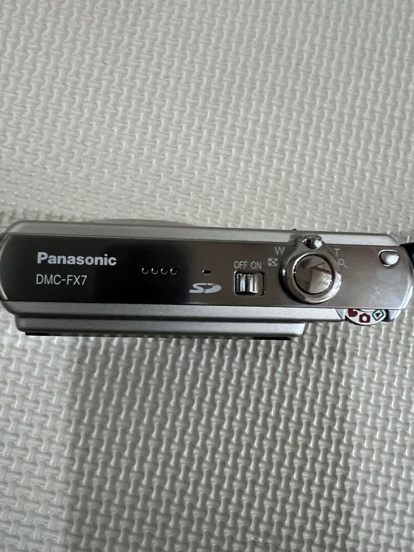 Panasonic デジタルカメラLumix DMC-FX7 シルバー三脚付き