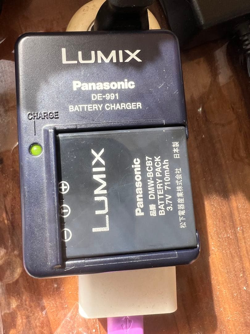 Panasonic デジタルカメラLumix DMC-FX7 シルバー三脚付き