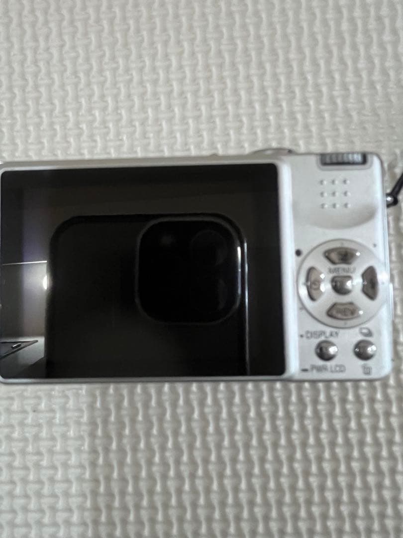 Panasonic デジタルカメラLumix DMC-FX7 シルバー三脚付き