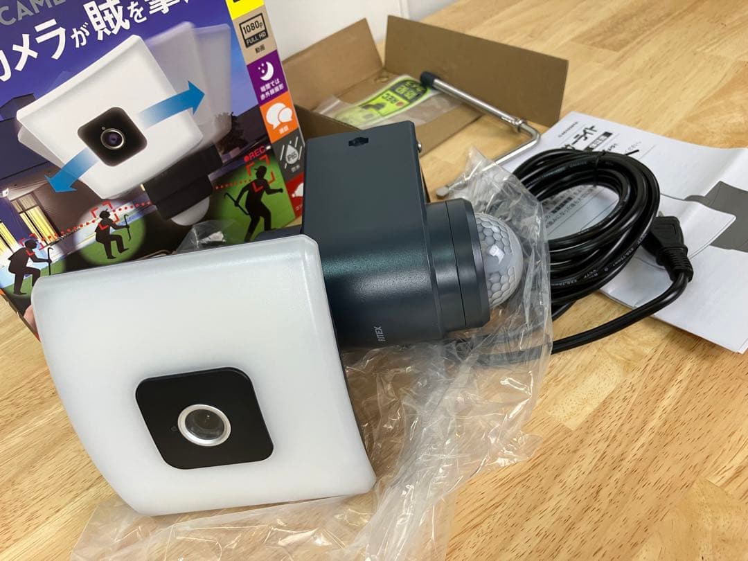 ムサシ 追尾式LEDセンサーライト 防犯カメラ C-AC1020TA 未使用