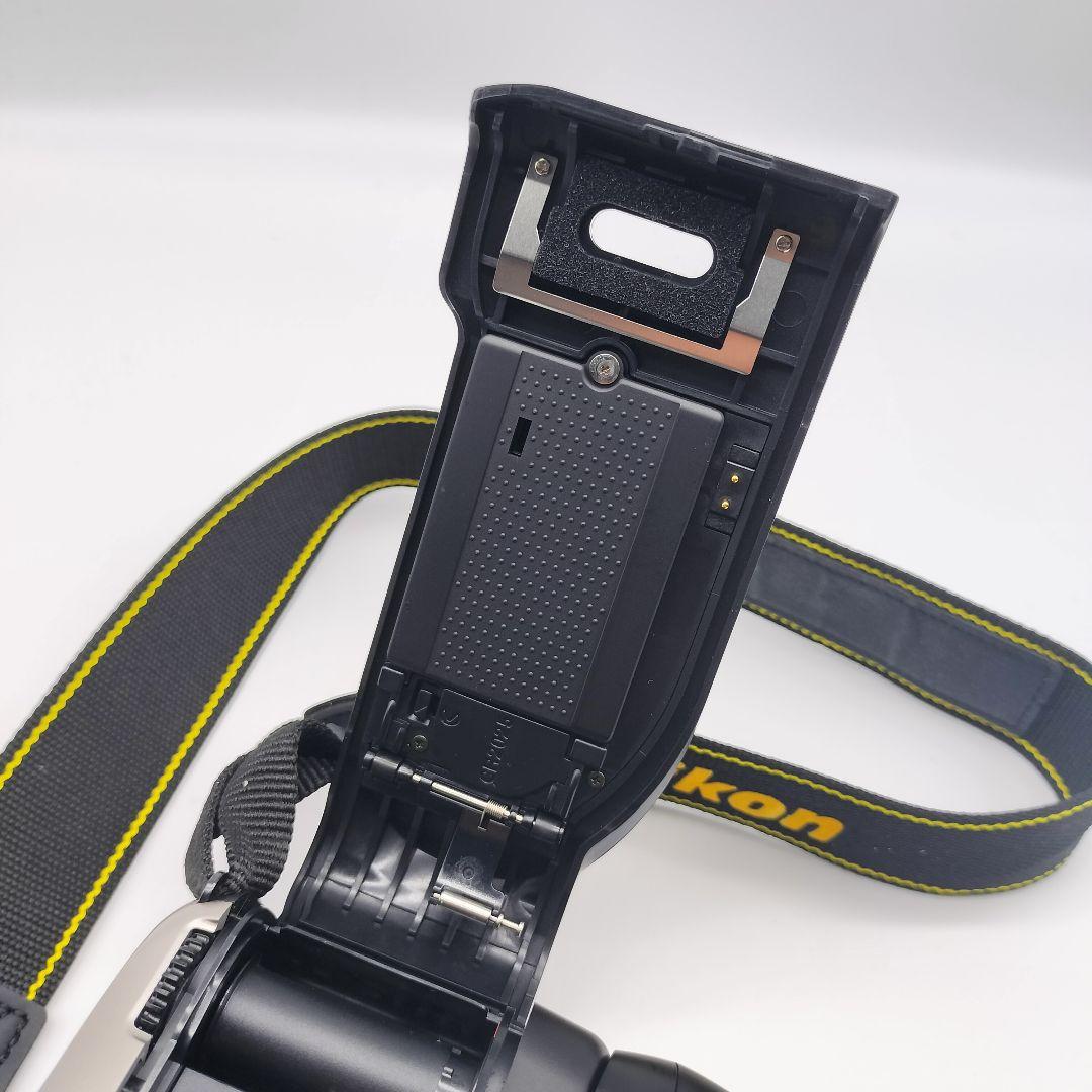 Nikon U フィルム 一眼レフカメラ ボディ レンズ バッテリーパック付き