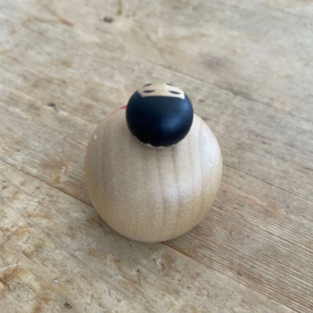 木製花と人形デザインの工芸品