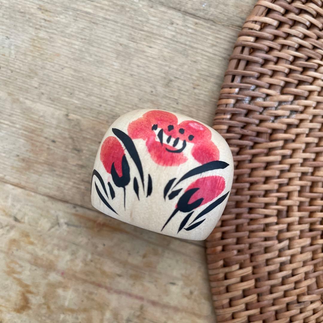 木製花と人形デザインの工芸品