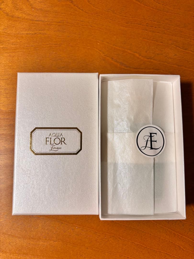 AENIGMA AQUA FLOR 香水
