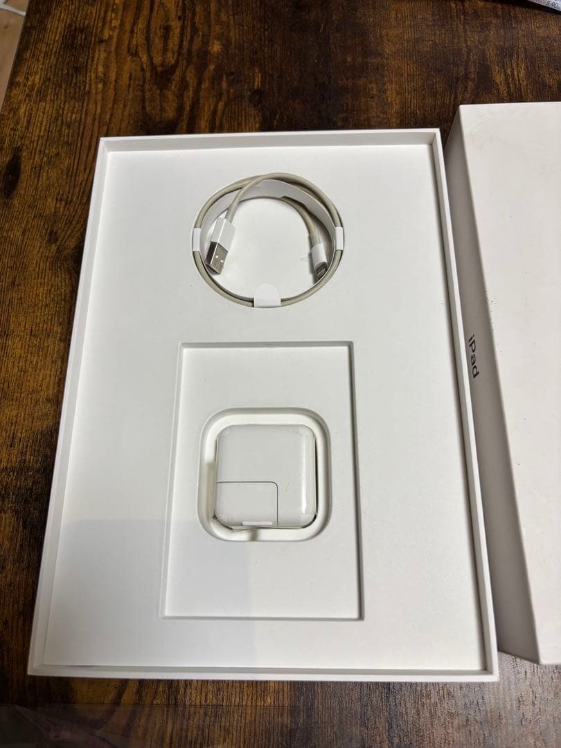 【美品】iPad 第7世代 Wi-Fi 32GB 本体（箱・付属品あり）
