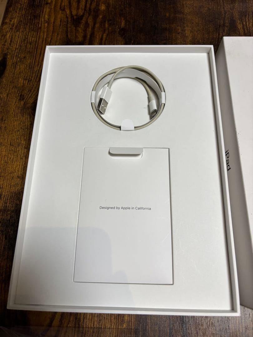 【美品】iPad 第7世代 Wi-Fi 32GB 本体（箱・付属品あり）