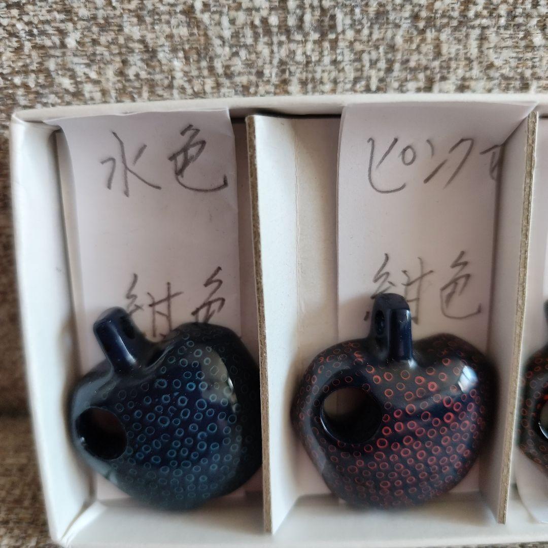 七々子塗　アクセサリー　りんご型 津軽塗の中の七々子塗です。