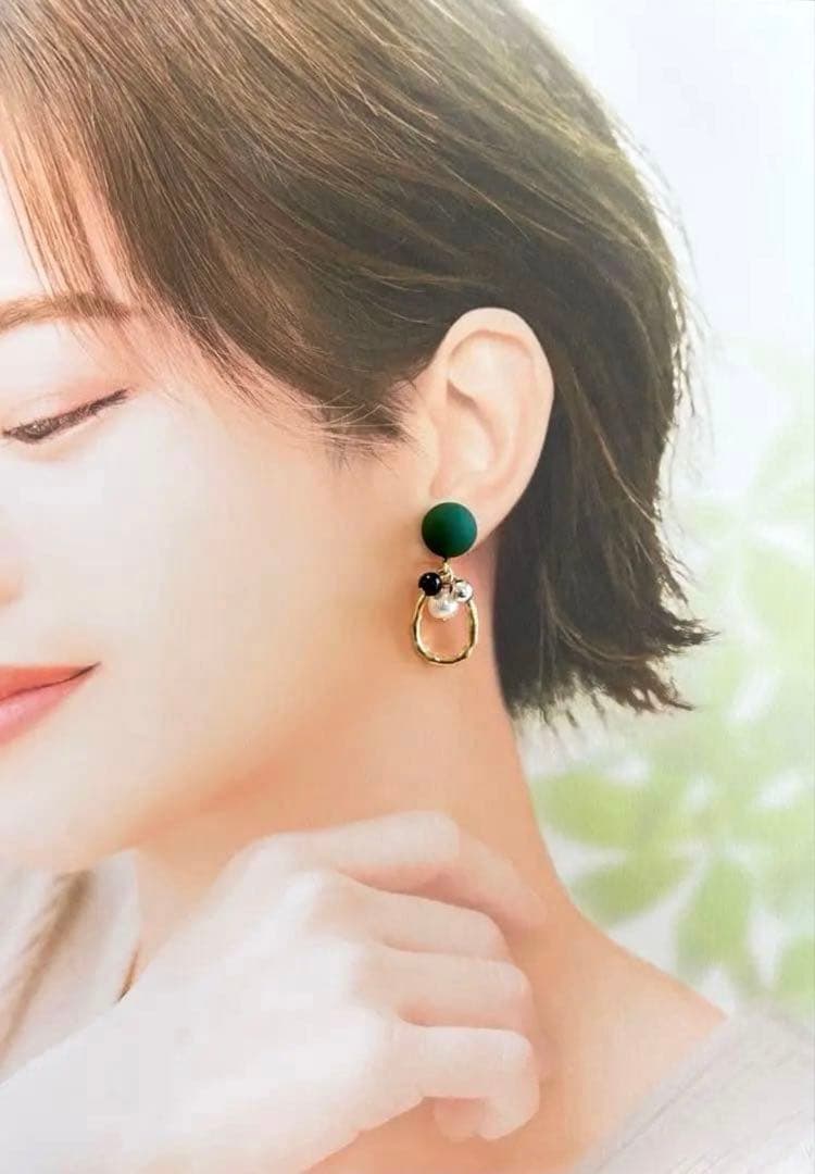 大ぶり　小ぶり　シンプルデザイン　カボション　ハンドメイド　蝶バネイヤリング