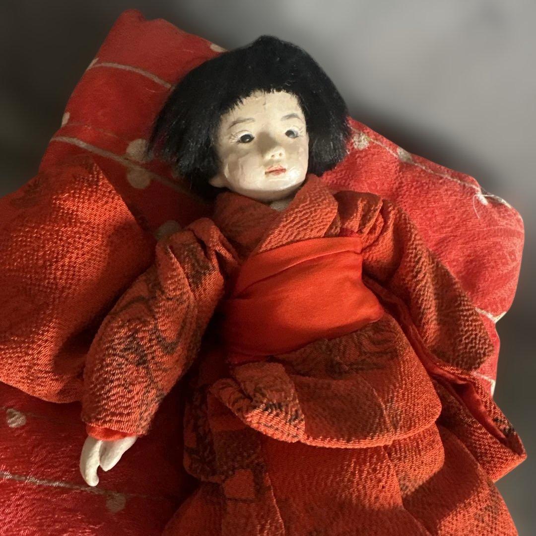 市松人形 赤い和服 黒髪