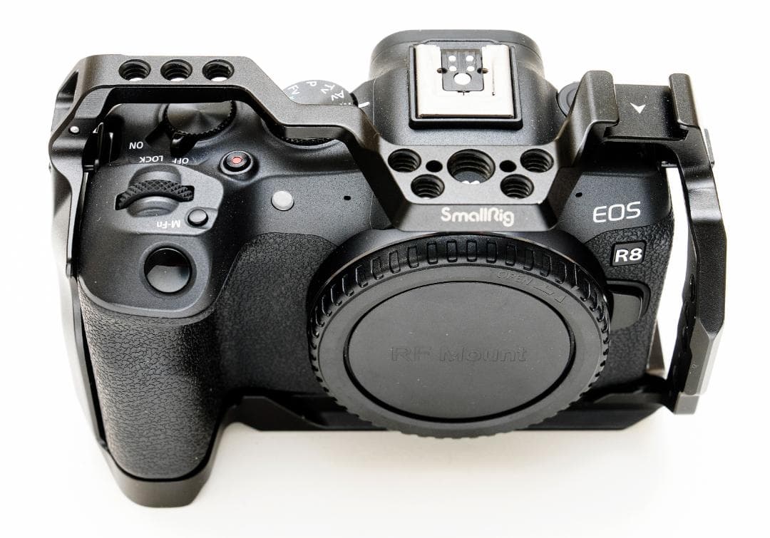Canon EOS R8 （Smallrigケージ、予備電池、リモコン付き）