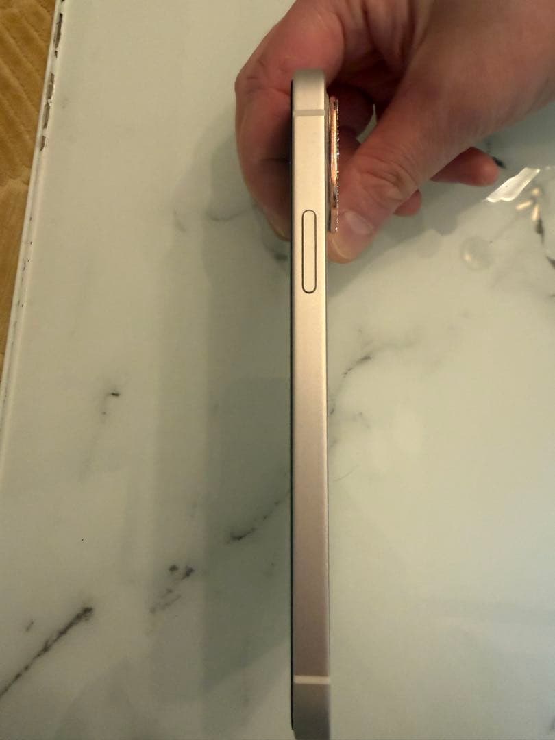 【超美品】iPhone 12 本体、ケース、カバー、充電器付き