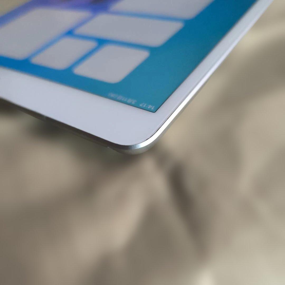 超美品　iPad Air第3世代/64GBWi-Fiモデル＋Cellul