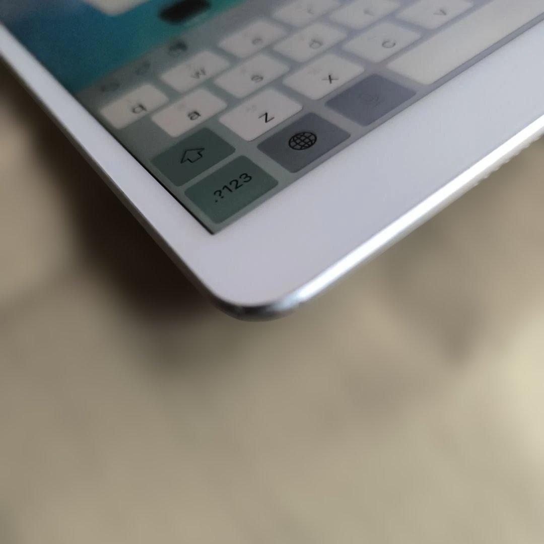 超美品　iPad Air第3世代/64GBWi-Fiモデル＋Cellul