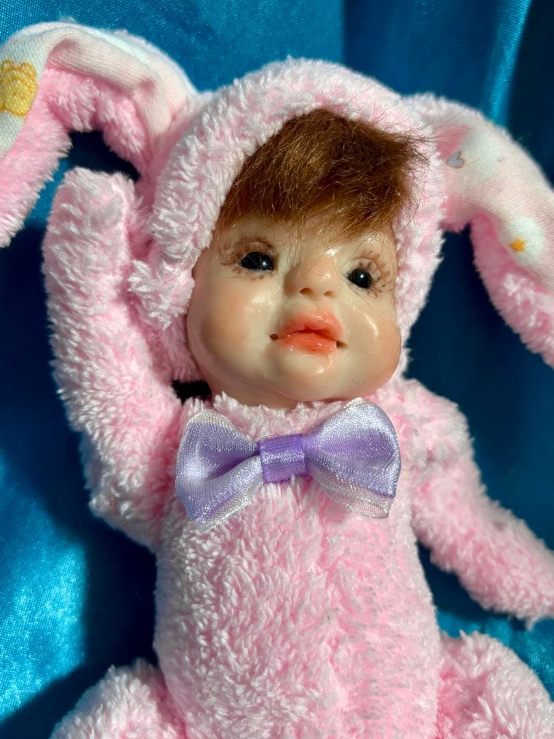 ハンドメイド　樹脂粘土ベビー　ピンクロップイヤーの子　OOAK 創作人形