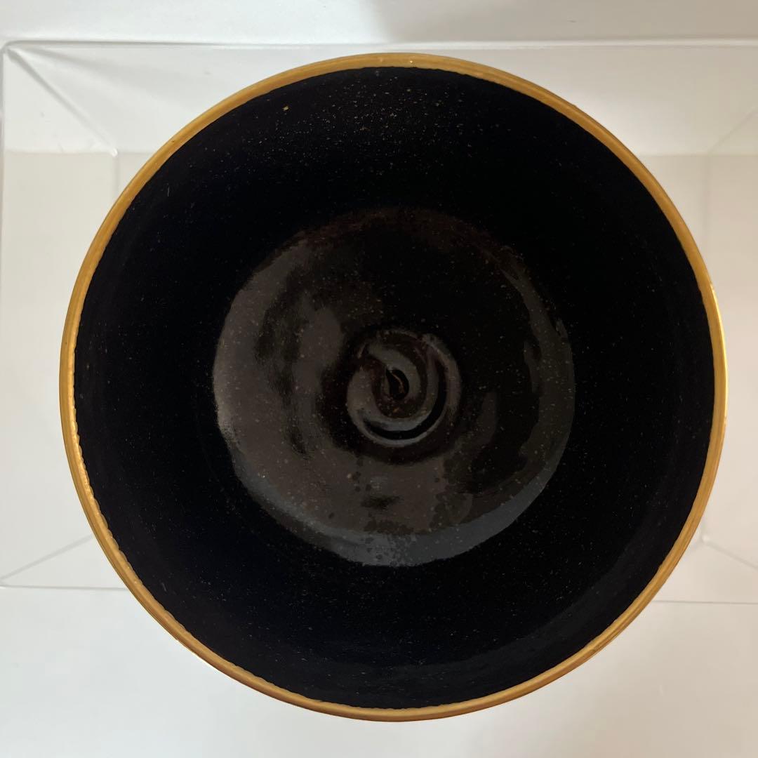 着彩菱紋の黒地赤菱紋抹茶碗　黒の地に可愛らしさがある赤菱紋がステキな逸品