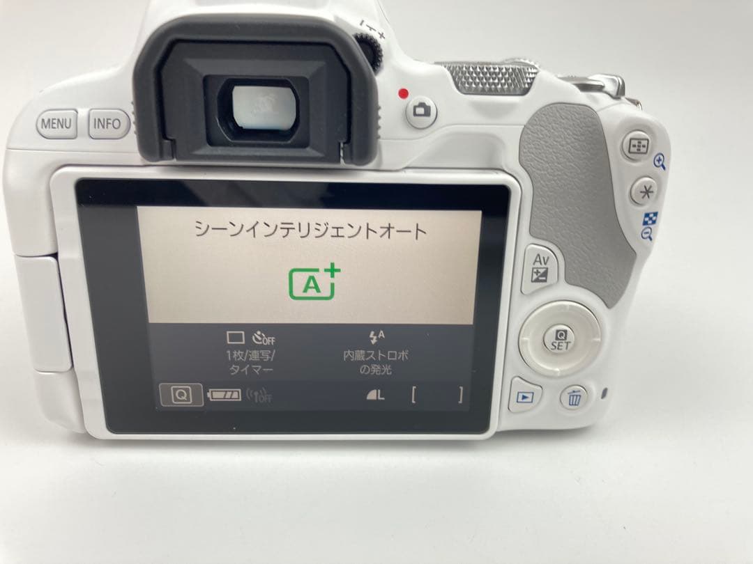 【極美品】Canon デジタル一眼レフカメラ EOS Kiss X9 ホワイト