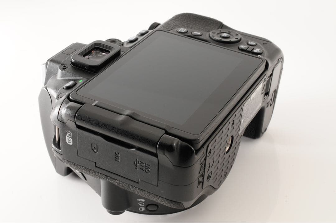 美品 【SC:8,443回】 ニコン Nikon D5500 18-140mm