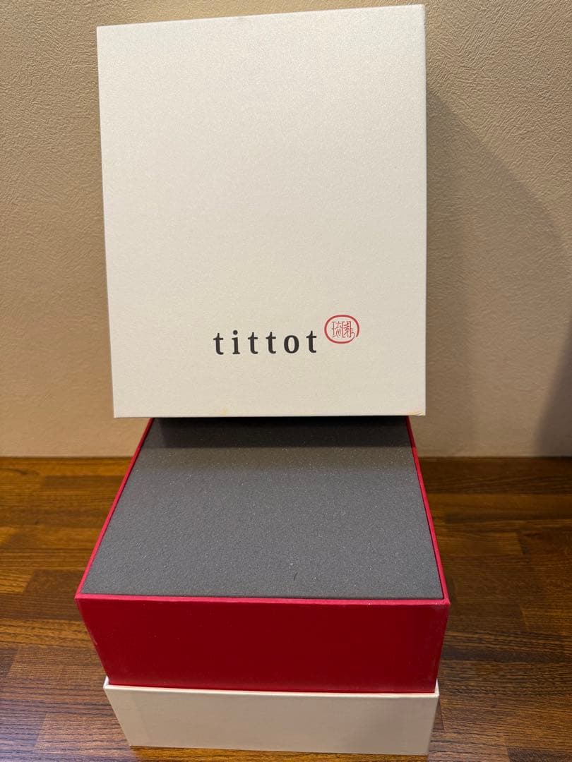 Tittot 琉園　台湾ガラス工房　ガラス工芸品　牡丹と蝶