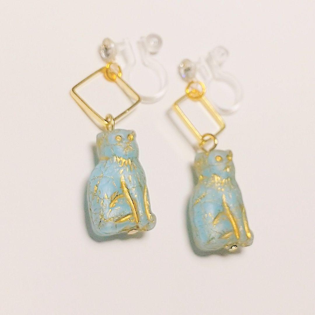 SOLD◆ハンドメイド チェコビーズ ノンホールピアス ピアス変更無料 猫水色