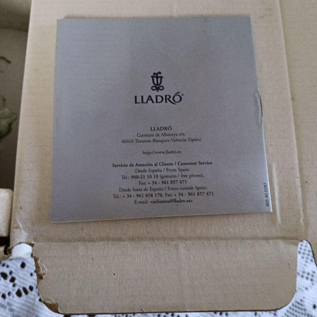 LLADRO(リヤドロ)陶器人形 「きれいな花ばかり」