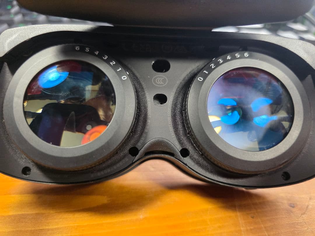 VIVE XR ELITE ツルにヒビあり　おまけ付き