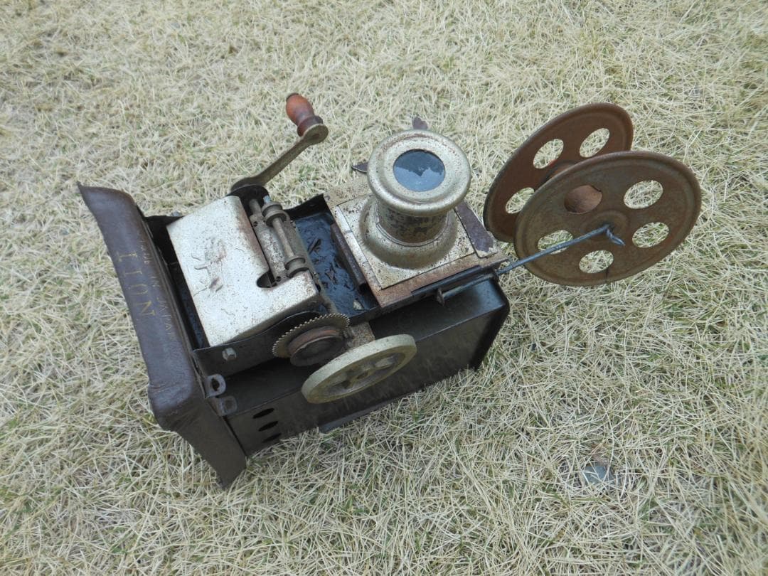 幻燈機　幻灯機　映写機　フィルム映写機　投影機　ライオン　LION