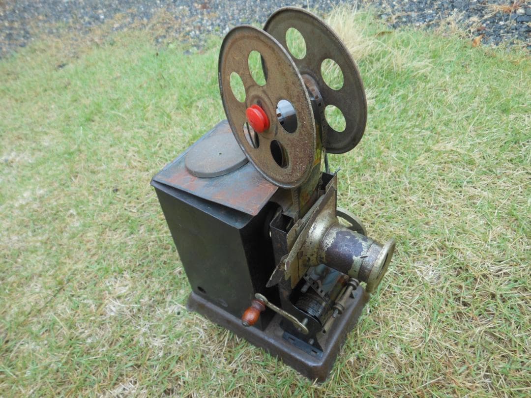 幻燈機　幻灯機　映写機　フィルム映写機　投影機　ライオン　LION