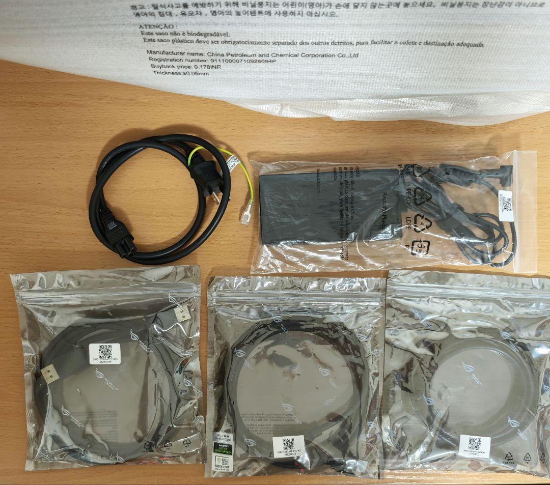 ROG Strix XG32UQ 4K144Hzゲーミングモニター 若干訳あり?