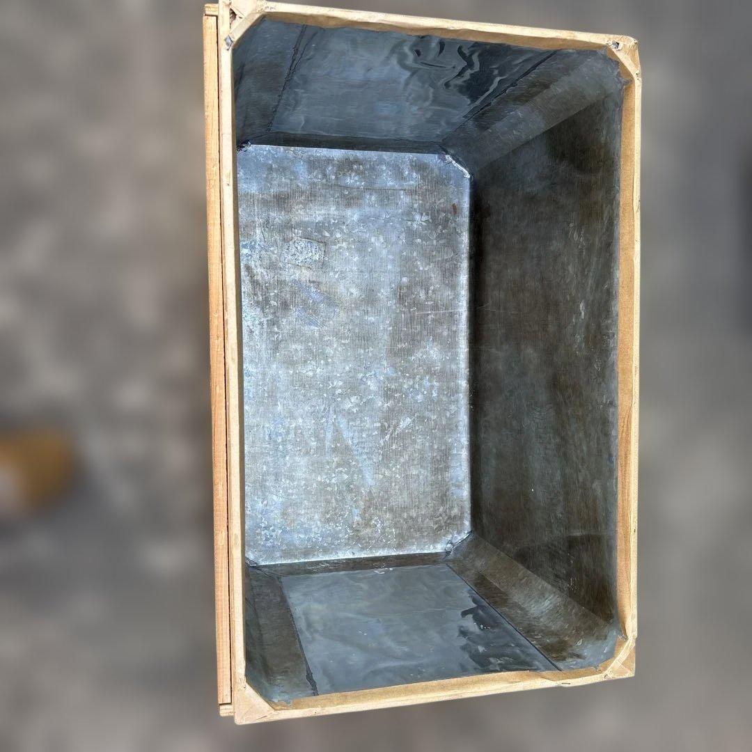 伝統的な木製茶箱