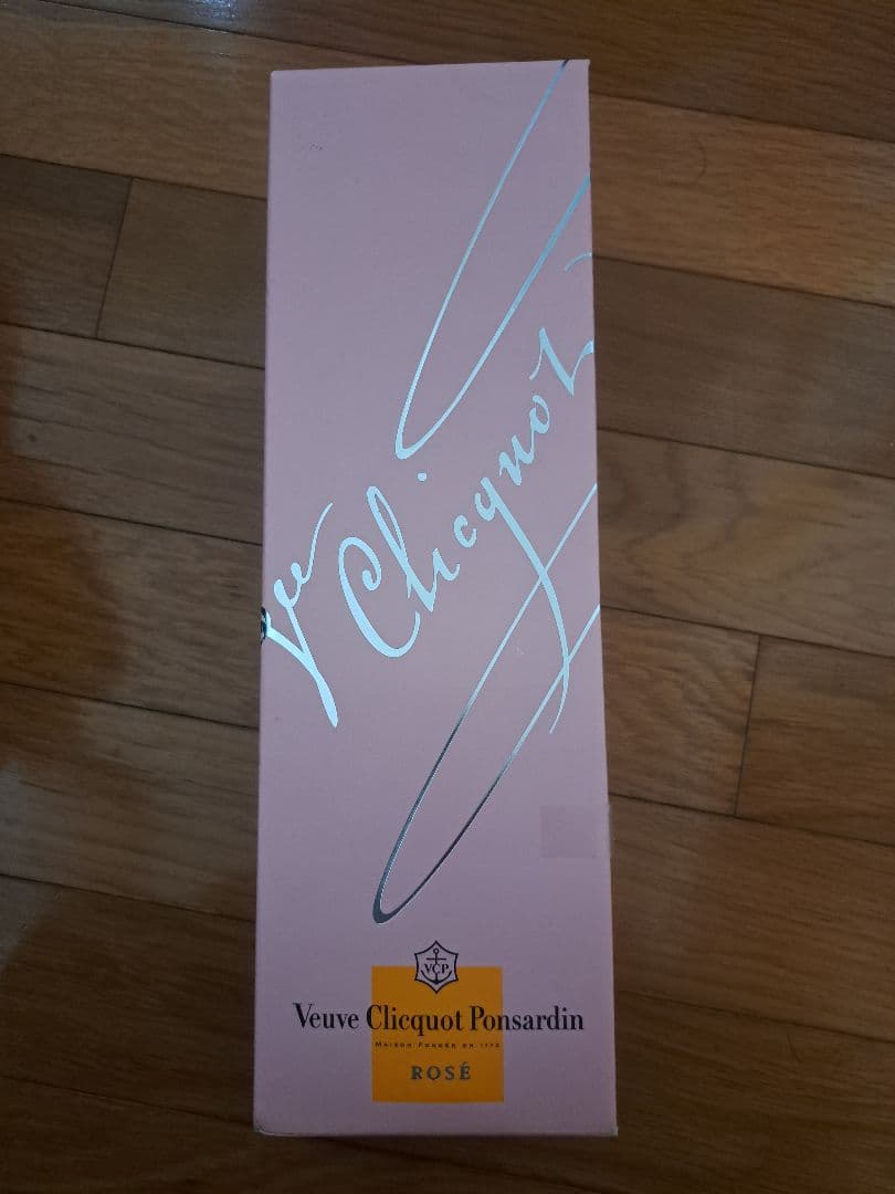 Veuve Clicquot Ponsardin ロゼ ギフトボックス入り未開封