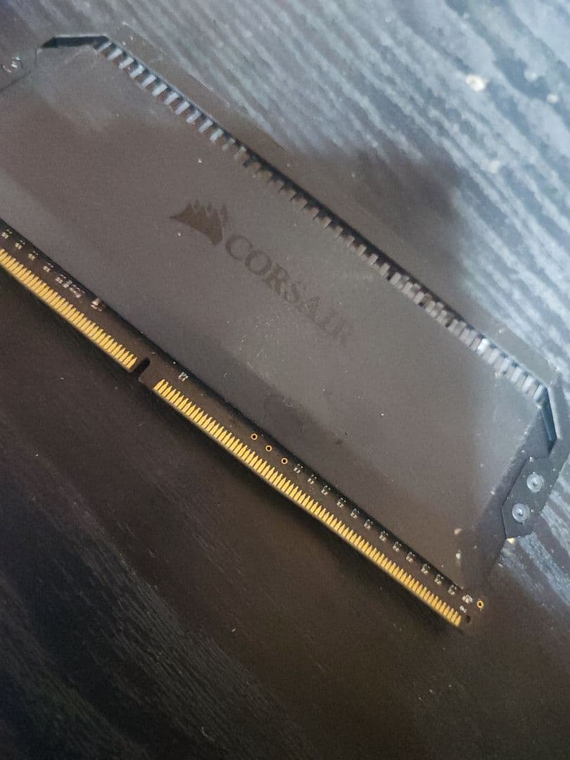 ★レインボーに光る★CORSAIR DDR4-3200MHz 8gb
