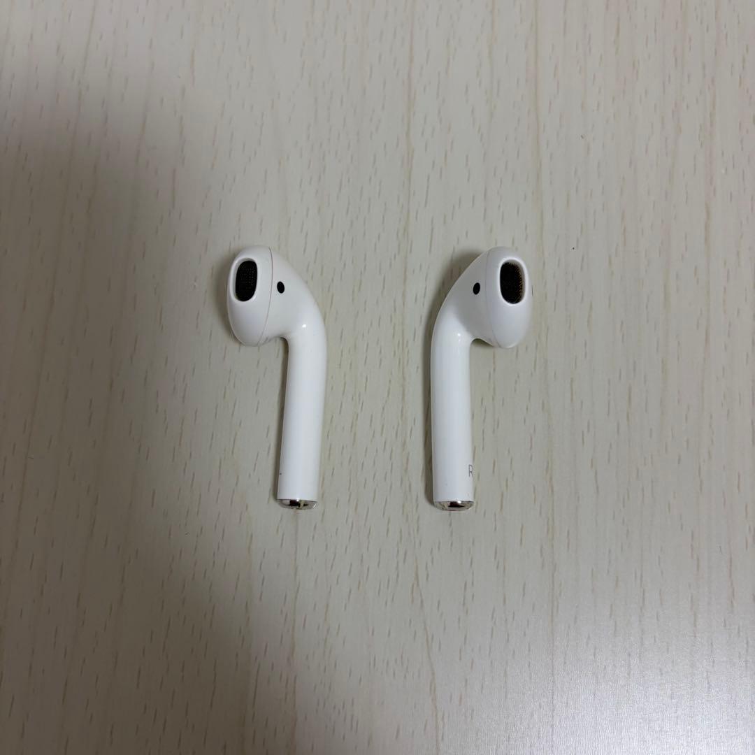 【動作確認済】純正品 AirPods 第2世代 （充電ケースランプ内側タイプ）