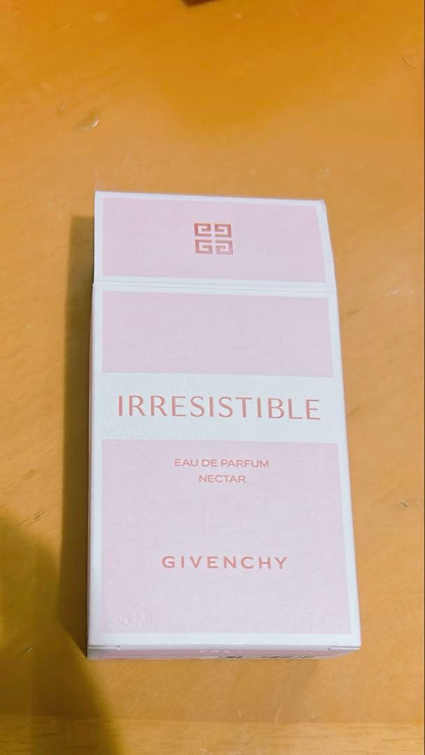 IRRESISTIBLE オーデパルファム　ネクター　35mL 箱付き