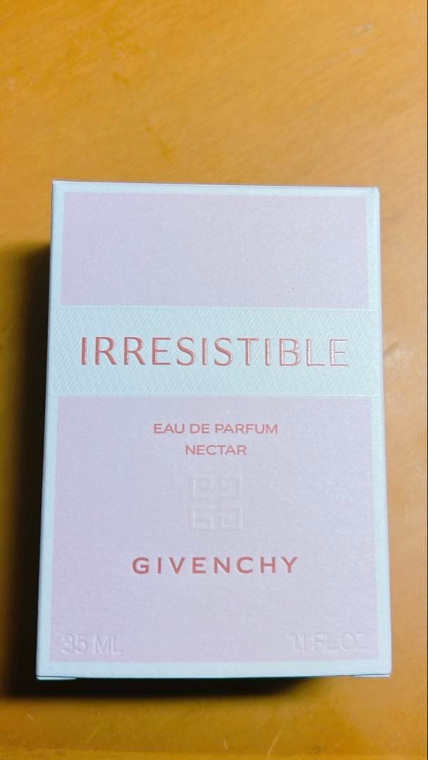 IRRESISTIBLE オーデパルファム　ネクター　35mL 箱付き