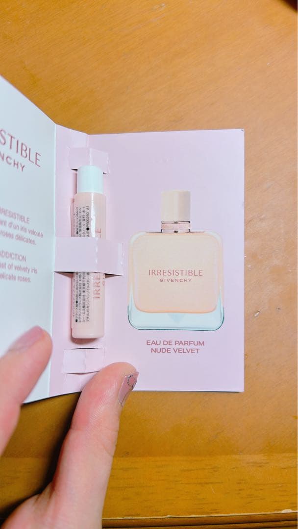 IRRESISTIBLE オーデパルファム　ネクター　35mL 箱付き