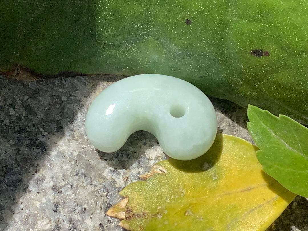 ✳一生物のお守り勾玉なら　この高品質の本物糸魚川翡翠からお選びください　鑑定取得