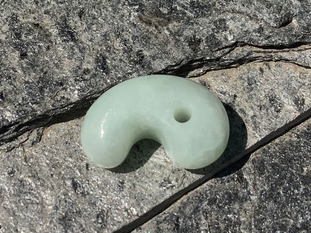 ✳一生物のお守り勾玉なら　この高品質の本物糸魚川翡翠からお選びください　鑑定取得