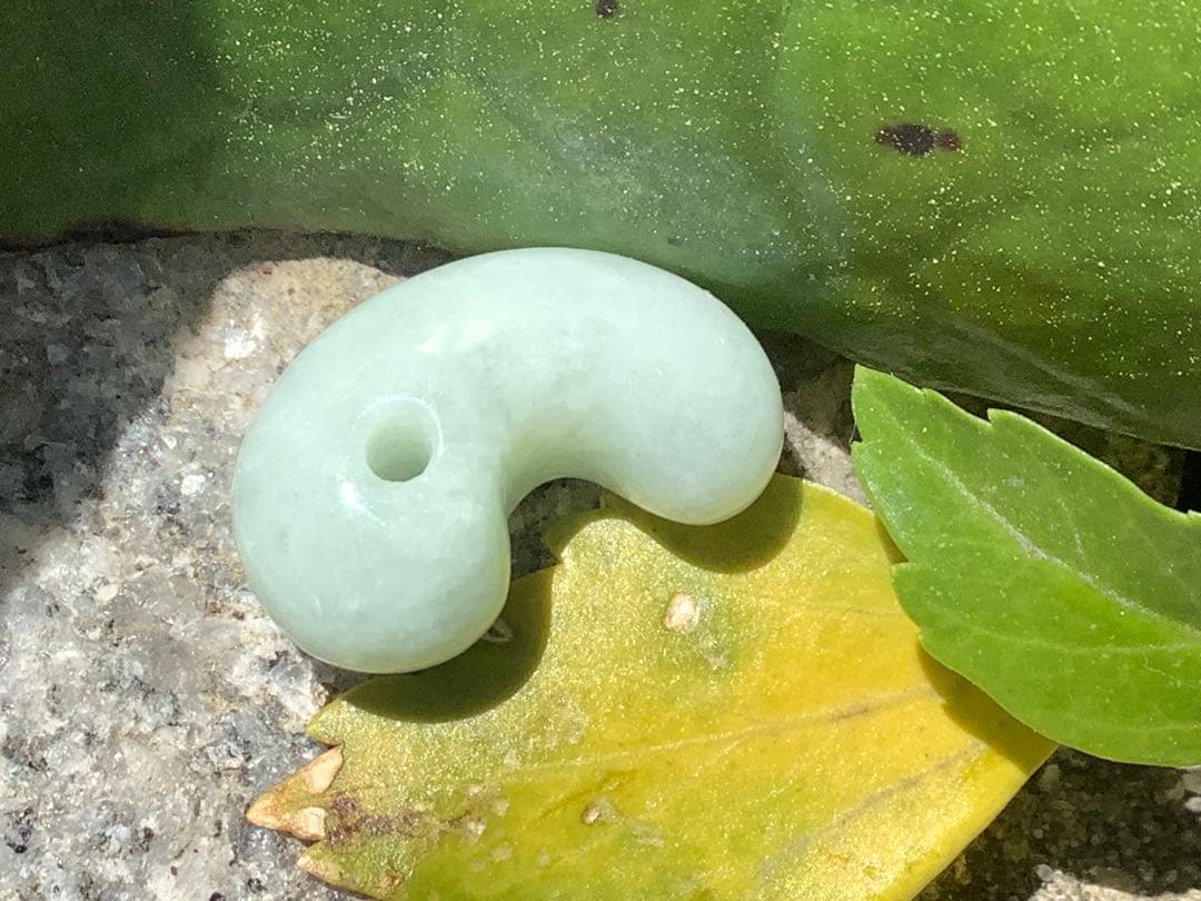 ✳一生物のお守り勾玉なら　この高品質の本物糸魚川翡翠からお選びください　鑑定取得