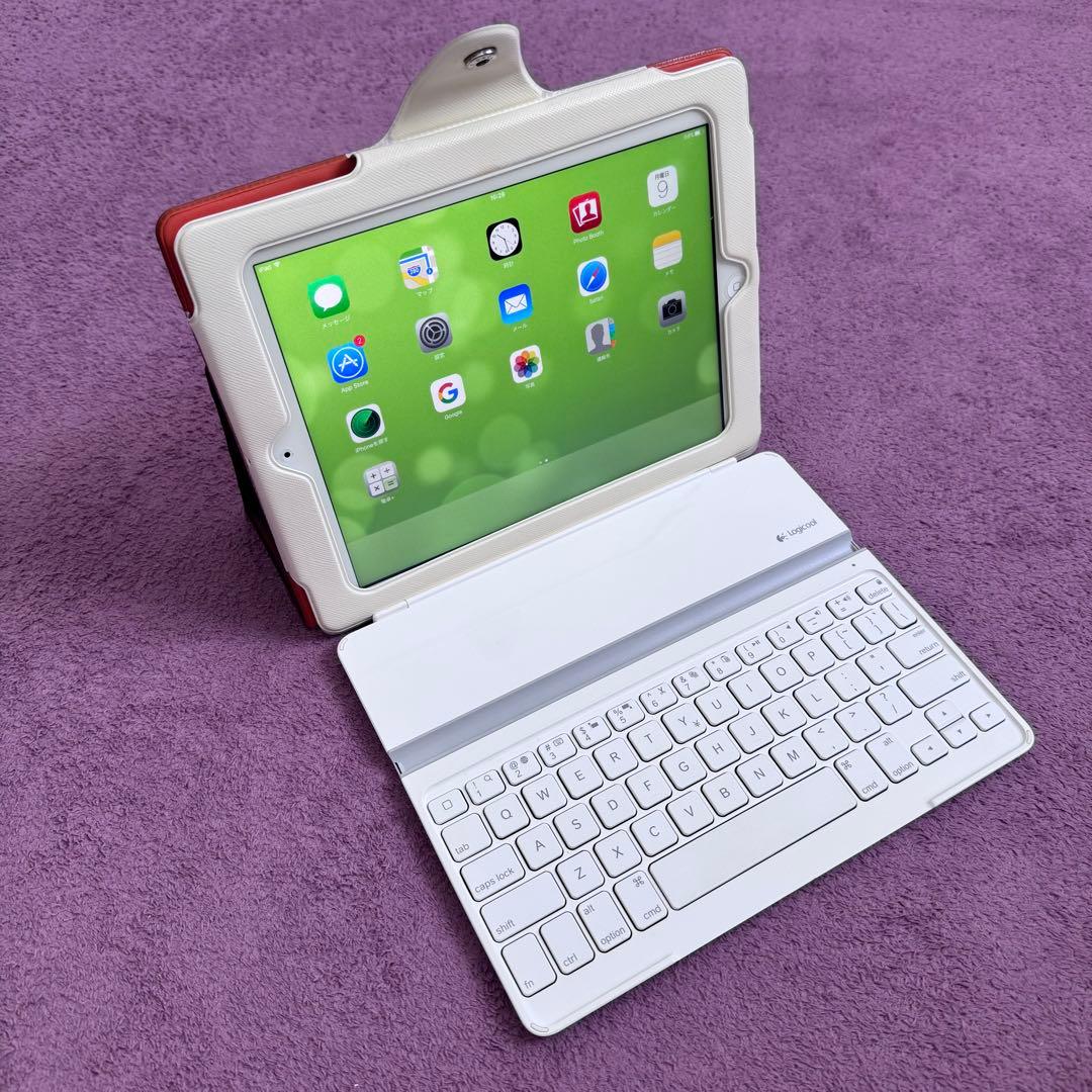 iPad Bluetoothキーボード付きアイパッド　ホワイト シルバー