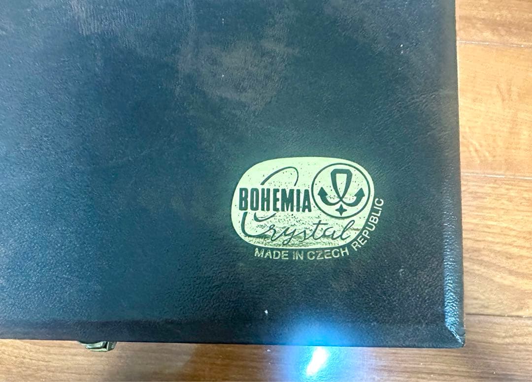 週末セール【新品・未使用】BOHEMIAガラス 花瓶 木製ボックス付き