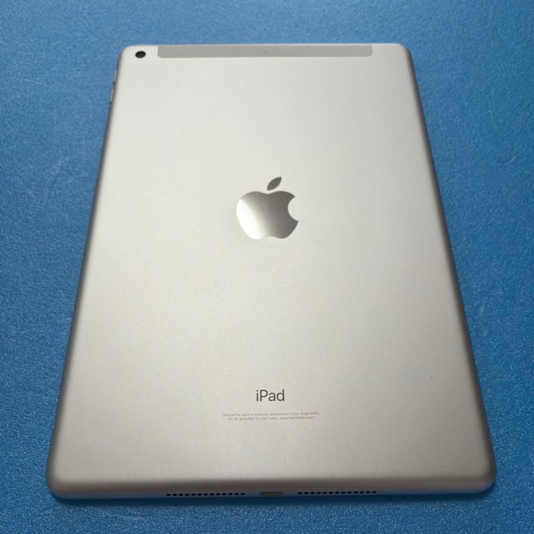 Apple iPad シルバー 第6世代