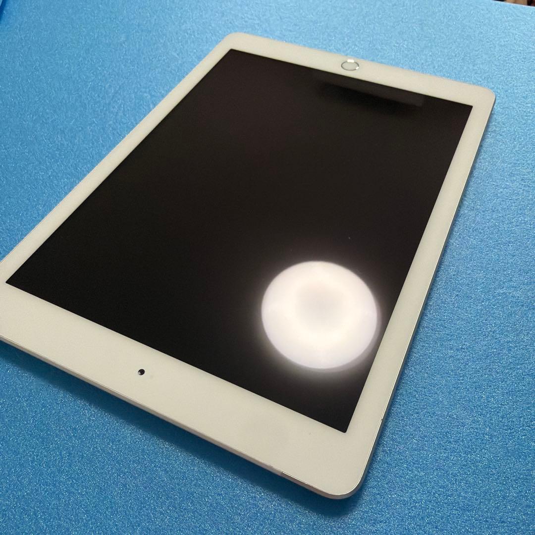 Apple iPad シルバー 第6世代